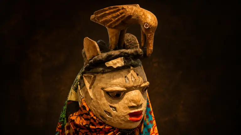 Beautiful Gelelde mask